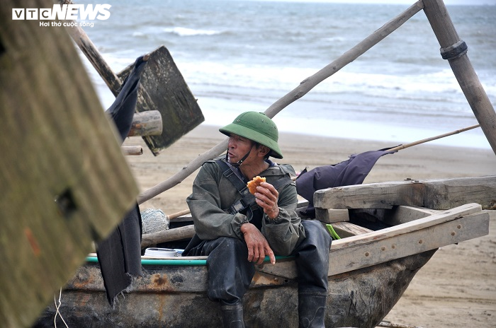 Ảnh: Trúng lộc biển đầu năm, ngư dân Thanh Hóa thu tiền triệu mỗi ngày - 8