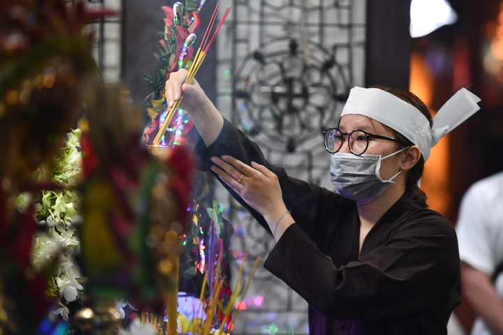 Ảnh: Bạn gái cùng gia đình lo hậu sự cho diễn viên Hải Đăng - 6