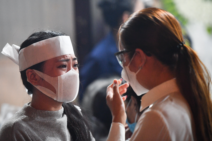 Ảnh: Bạn gái cùng gia đình lo hậu sự cho diễn viên Hải Đăng - 4