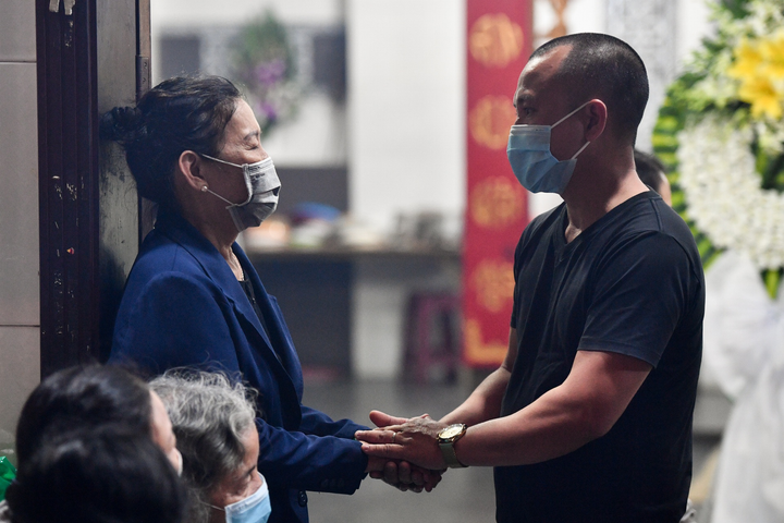 Ảnh: Bạn gái cùng gia đình lo hậu sự cho diễn viên Hải Đăng - 5