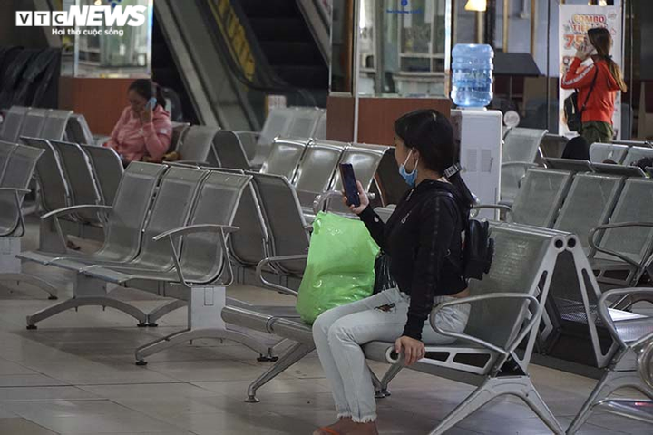 Ảnh: Bến xe miền Đông đìu hiu chưa từng thấy ngày mùng 7 Tết - 7