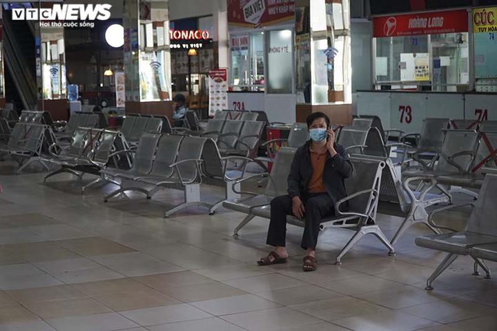 Ảnh: Bến xe miền Đông đìu hiu chưa từng thấy ngày mùng 7 Tết - 3