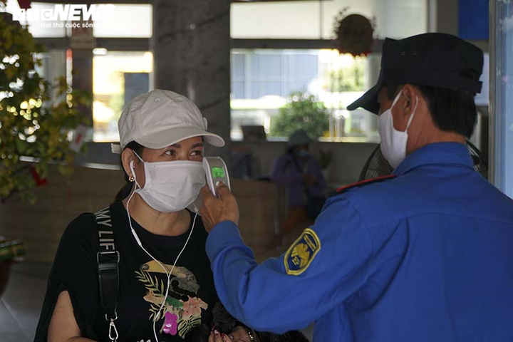 Ảnh: Bến xe miền Đông đìu hiu chưa từng thấy ngày mùng 7 Tết - 9