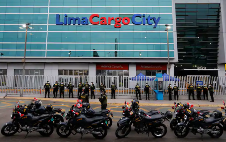 Peru phẫn nộ vì 468 quan chức bí mật tiêm vaccine trước nhân viên y tế - 2