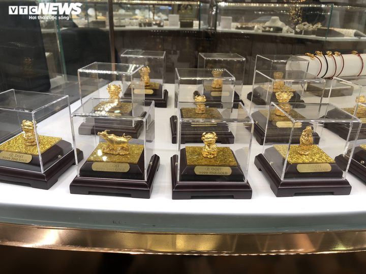 Thị trường ngày vía Thần Tài 2021: Trâu vàng đủ loại hút khách - 2