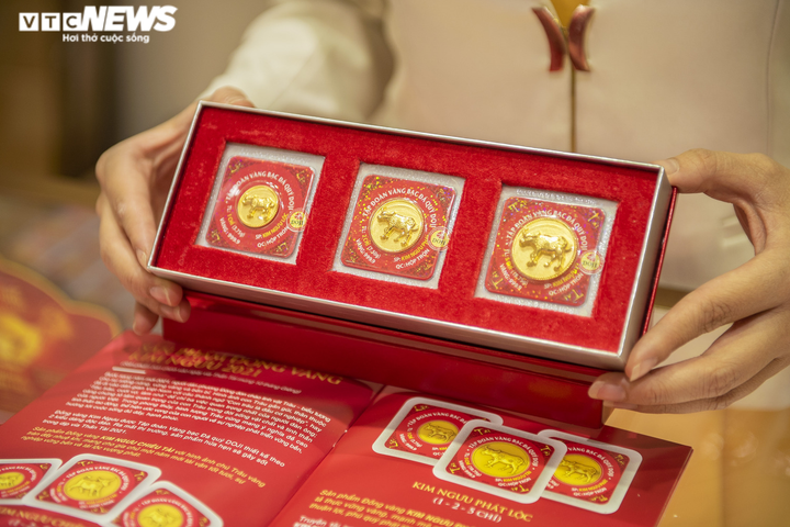 Thị trường ngày vía Thần Tài 2021: Trâu vàng đủ loại hút khách - 8