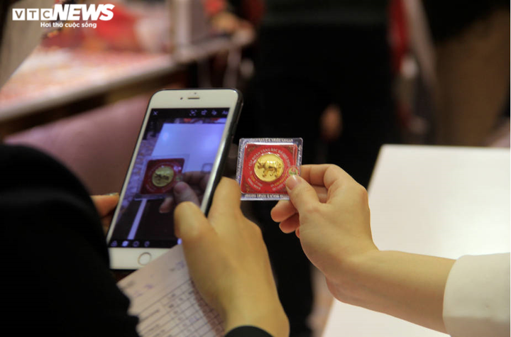 Thị trường ngày vía Thần Tài 2021: Trâu vàng đủ loại hút khách - 9