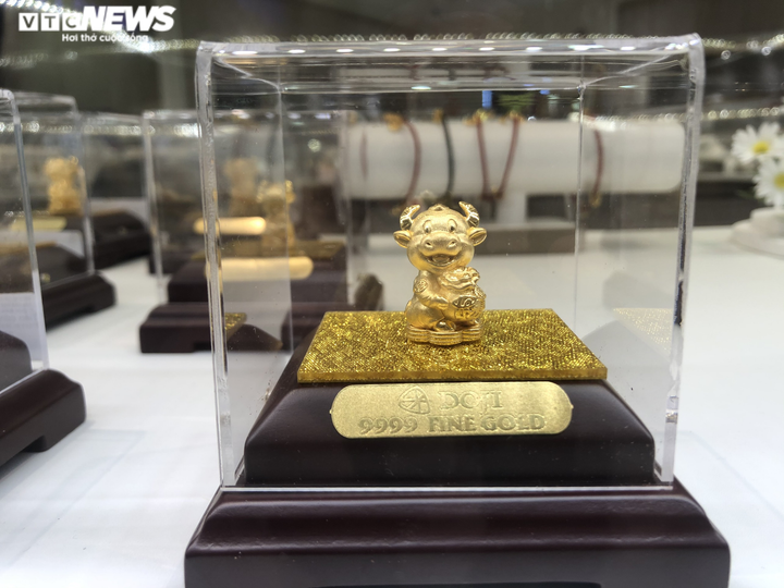 Thị trường ngày vía Thần Tài 2021: Trâu vàng đủ loại hút khách - 3