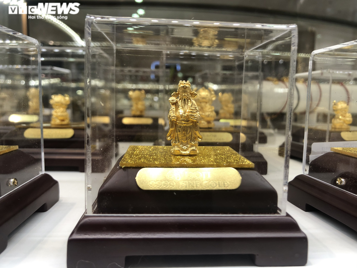 Thị trường ngày vía Thần Tài 2021: Trâu vàng đủ loại hút khách - 6