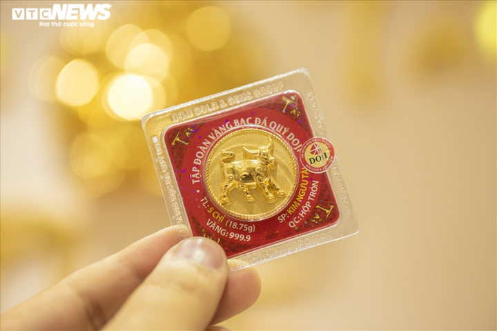 Thị trường ngày vía Thần Tài 2021: Trâu vàng đủ loại hút khách - 7