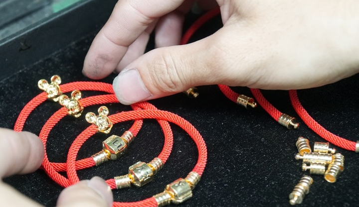 Thị trường ngày vía Thần Tài 2021: Trâu vàng đủ loại hút khách - 13