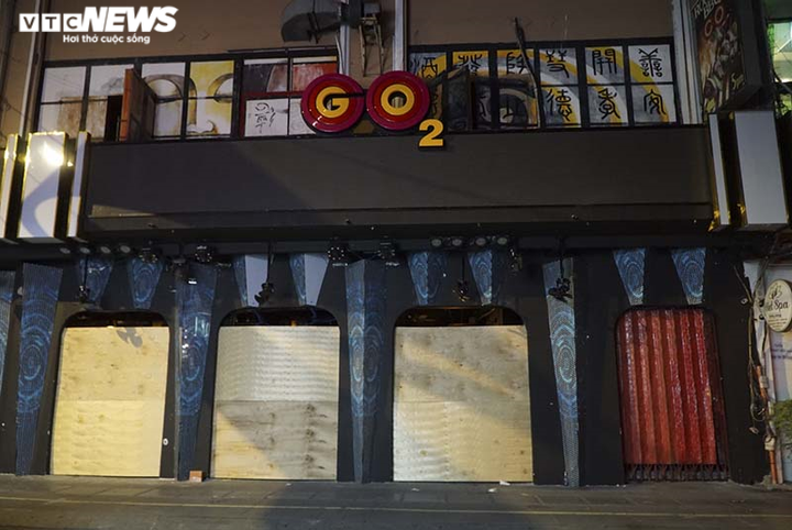 Ảnh: Phố đi bộ Bùi Viện nhộn nhịp nhất TP.HCM đìu hiu vì dịch COVID-19 - 3