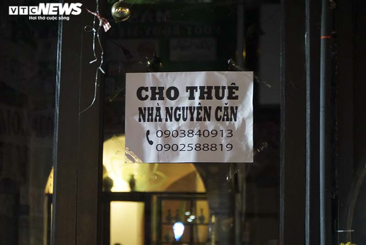 Ảnh: Phố đi bộ Bùi Viện nhộn nhịp nhất TP.HCM đìu hiu vì dịch COVID-19 - 8