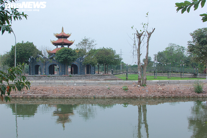 Chùa Đậu đóng cửa ngày khai hội, du khách đứng vái vọng từ xa - 12