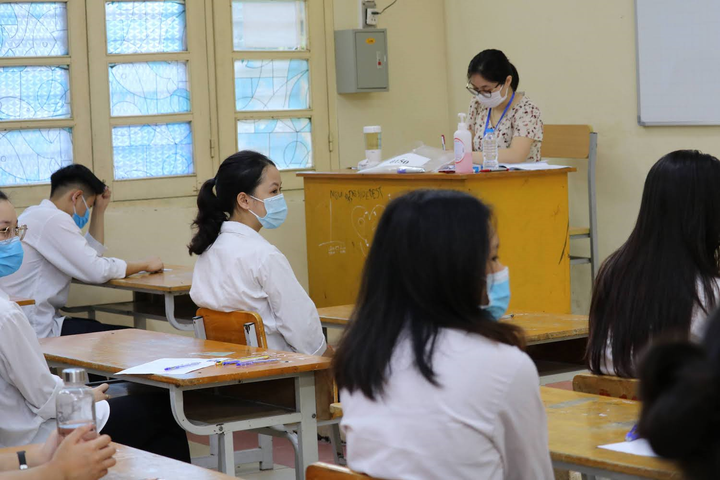 Bộ GD&ĐT sẽ lùi thời gian kết thúc năm học, lịch thi THPT nếu COVID-19 kéo dài - 1