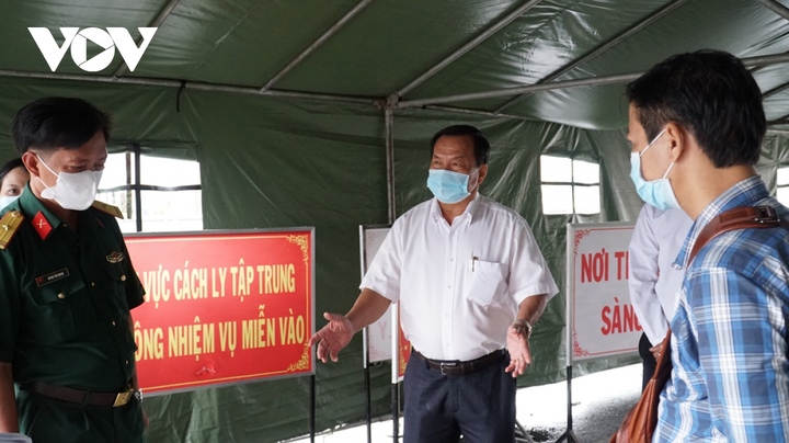 Truy tìm 2 người Trung Quốc trốn khỏi khu cách ly ở Bình Dương - 1