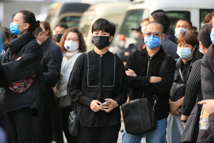 Công Lý, Việt Anh cùng nhiều đồng nghiệp nghẹn ngào tiễn đưa NSND Hoàng Dũng - 15