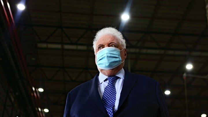 Bộ trưởng Y tế Argentina từ chức sau cáo buộc cho dân tiêm vaccine sai quy trình - 1