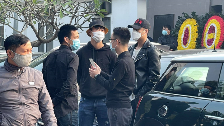 Công Lý, Việt Anh cùng nhiều đồng nghiệp nghẹn ngào tiễn đưa NSND Hoàng Dũng - 18