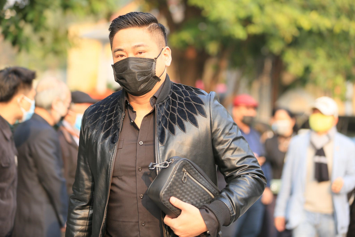 Công Lý, Việt Anh cùng nhiều đồng nghiệp nghẹn ngào tiễn đưa NSND Hoàng Dũng - 10