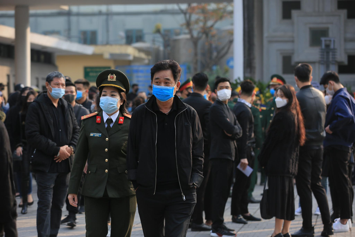 Công Lý, Việt Anh cùng nhiều đồng nghiệp nghẹn ngào tiễn đưa NSND Hoàng Dũng - 6