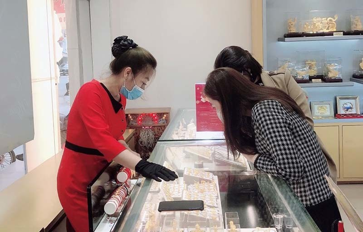 Con trâu bằng 20kg vàng ròng 'kéo' cả đàn trâu vàng đi rước Thần Tài - 8