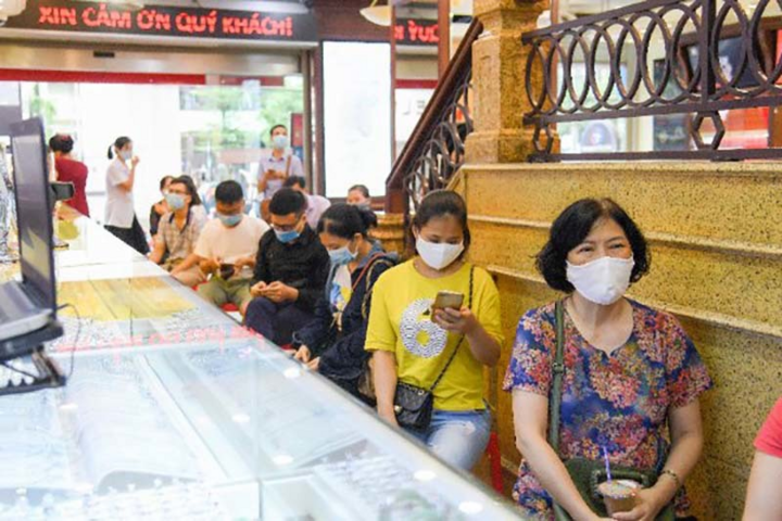 Con trâu bằng 20kg vàng ròng 'kéo' cả đàn trâu vàng đi rước Thần Tài - 10