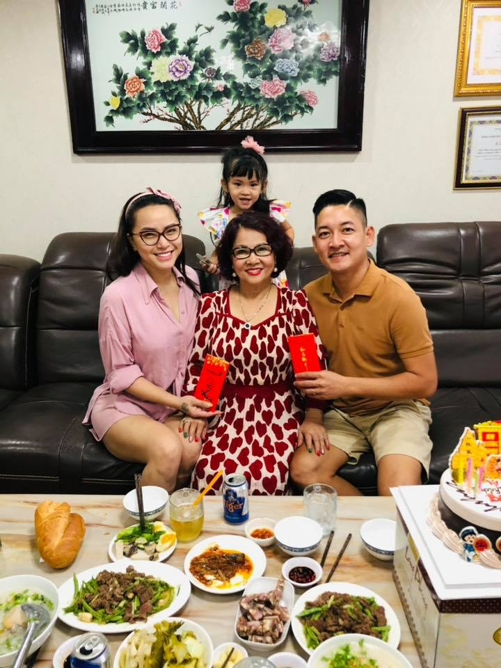 Mâm cúng ngày vía thần Tài của nghệ sĩ Việt có gì đặc biệt? - 11