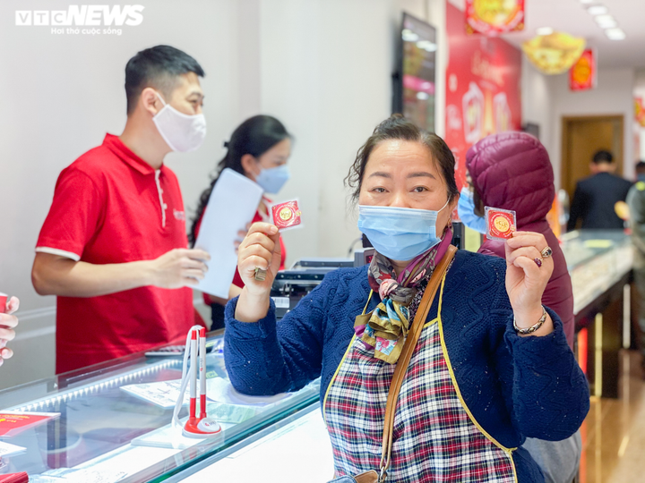 Cửa hàng vàng ngày vía thần Tài: Nơi đông đúc, chỗ vắng tanh - 5