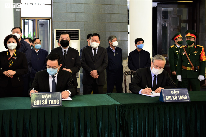 Ảnh: Lãnh đạo Đảng, Nhà nước viếng nguyên Phó Thủ tướng Trương Vĩnh Trọng - 26