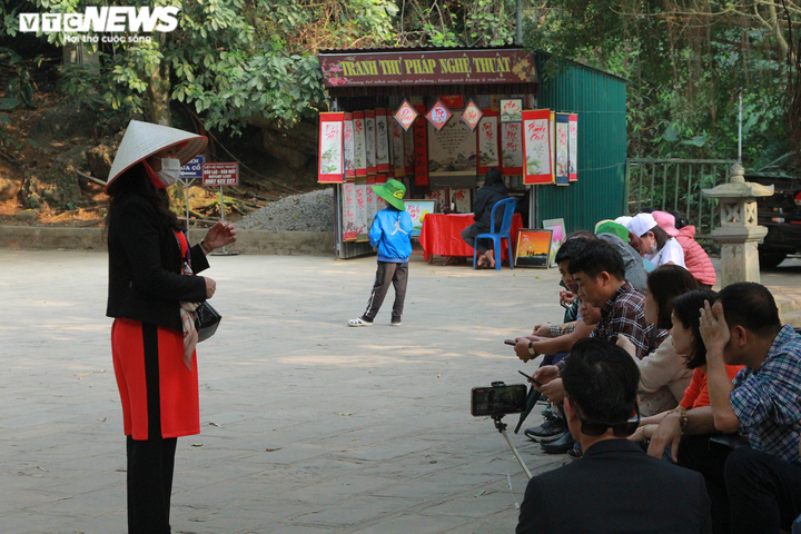 Ảnh: Ngôi chùa lớn nhất Việt Nam vắng lặng ngày đầu năm mới - 10