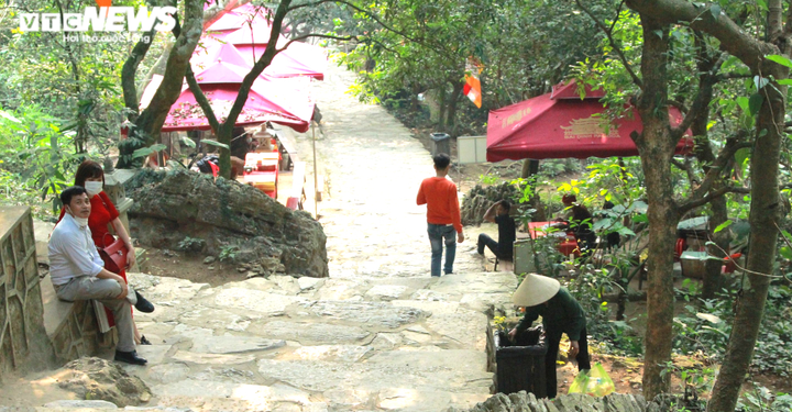 Ảnh: Ngôi chùa lớn nhất Việt Nam vắng lặng ngày đầu năm mới - 2