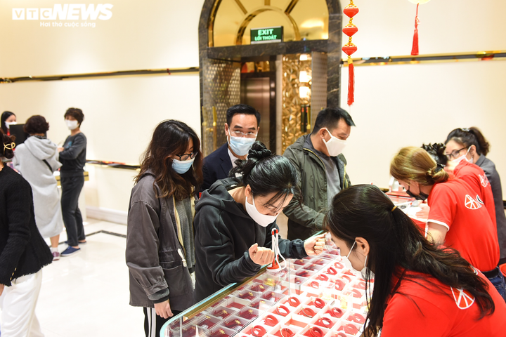 Cửa hàng vàng ngày vía thần Tài: Nơi đông đúc, chỗ vắng tanh - 3