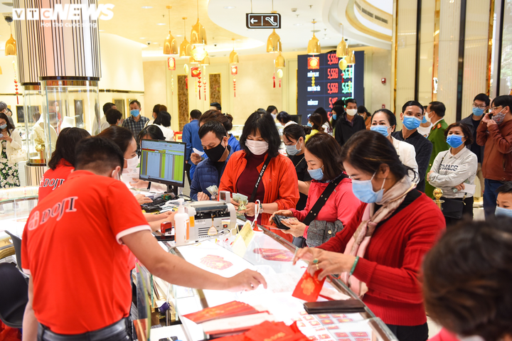 Cửa hàng vàng ngày vía thần Tài: Nơi đông đúc, chỗ vắng tanh - 2