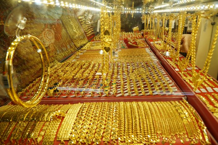 Ảnh: Người Sài Gòn ùn ùn kéo đi mua vàng ngày vía thần Tài - 12