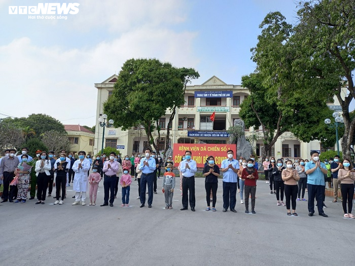 90 bệnh nhân COVID-19 ở Bệnh viện dã chiến số 1 Hải Dương được công bố khỏi bệnh - 1