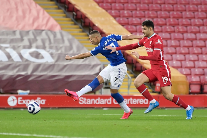 Kết quả Ngoại Hạng Anh: Thua Everton, Liverpool dễ mất suất dự Champions League - 1