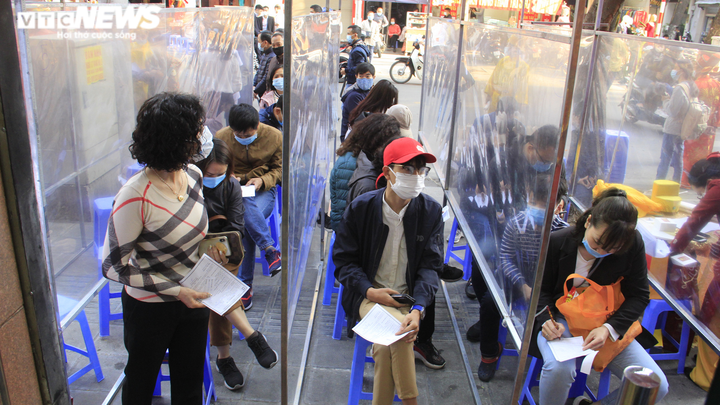 Cửa hàng vàng ngày vía thần Tài: Nơi đông đúc, chỗ vắng tanh - 6