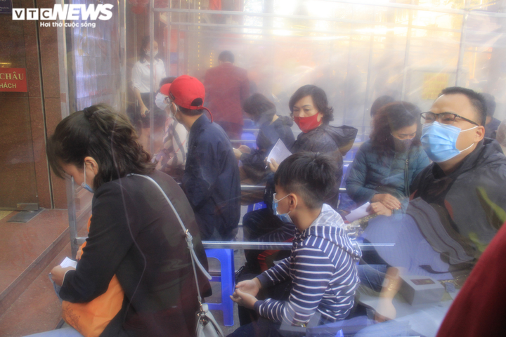 Cửa hàng vàng ngày vía thần Tài: Nơi đông đúc, chỗ vắng tanh - 7