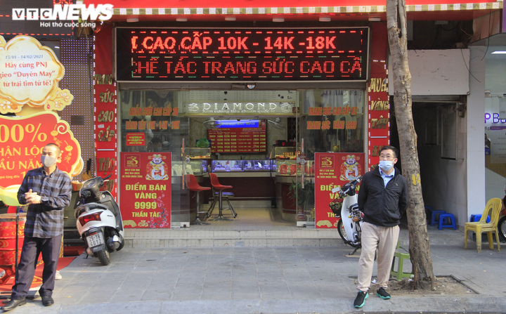 Cửa hàng vàng ngày vía thần Tài: Nơi đông đúc, chỗ vắng tanh - 8
