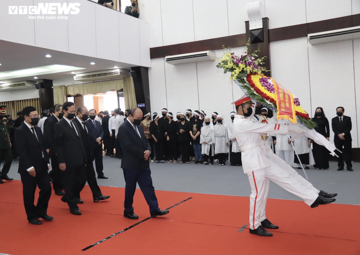 Ảnh: Lãnh đạo Đảng, Nhà nước viếng nguyên Phó Thủ tướng Trương Vĩnh Trọng - 3