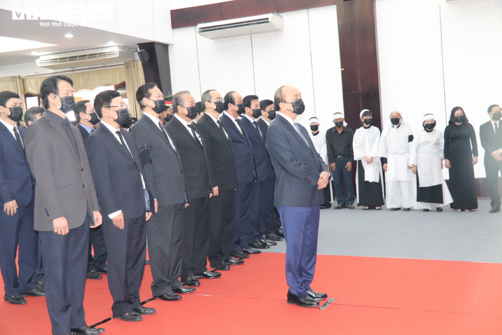 Ảnh: Lãnh đạo Đảng, Nhà nước viếng nguyên Phó Thủ tướng Trương Vĩnh Trọng - 4