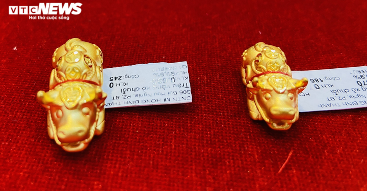 Ảnh: Người Sài Gòn ùn ùn kéo đi mua vàng ngày vía thần Tài - 8