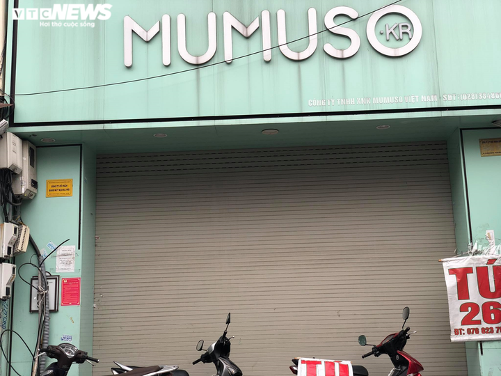 Hàng quán phố cổ Hà Nội nghỉ Tết kéo dài, khách sạn rao bán la liệt bằng tờ rơi - 16