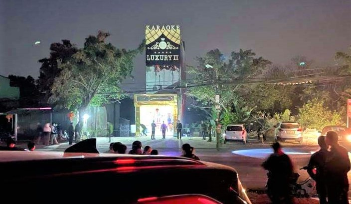 Án mạng khiến 8 người thương vong trong quán karaoke: Công an Hòa Bình thông tin - 1