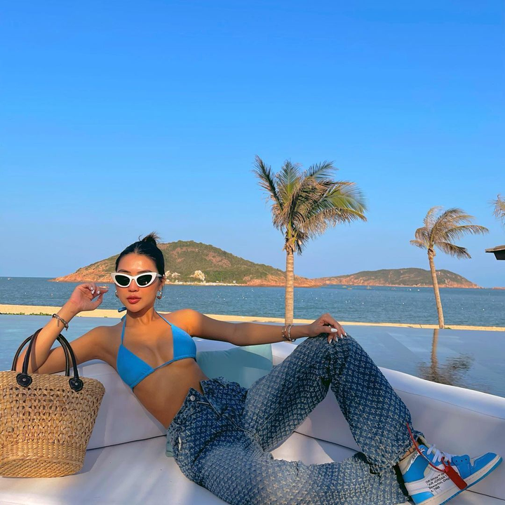 Ảnh: Những mỹ nhân Việt vẫn giữ được eo thon sau Tết - 8