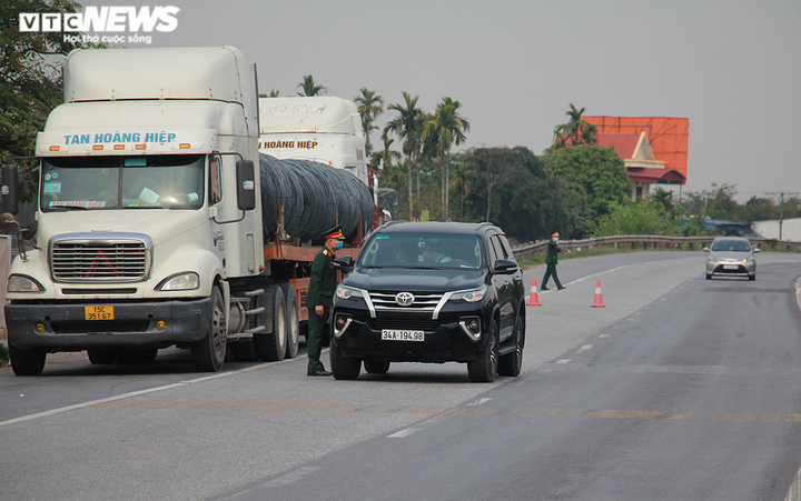 Hải Phòng kiểm soát chặt người ra, vào sau khi phát hiện ca nhiễm SARS-CoV-2 - 1
