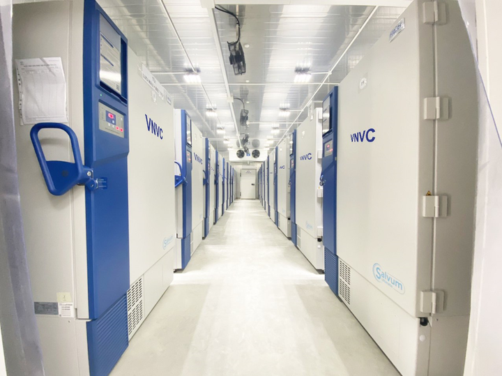 Việt Nam đang đàm phán nhập khẩu thêm vaccine COVID-19 - 2