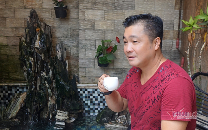 Lý Hùng tuổi 52 sống độc thân vui vẻ, thay ba chăm sóc mẹ - 3