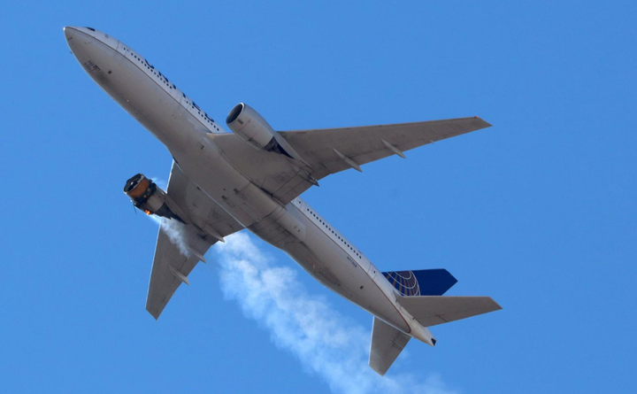 Động cơ Boeing 777 bốc cháy trên không: Mỹ điều tra, Nhật ngừng sử dụng - 1